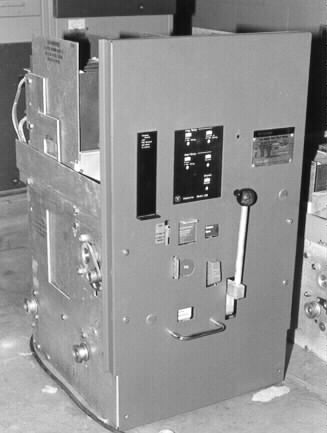 Large circuit breaker, Front view
